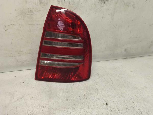 FEU ARRIERE DROIT SKODA - Vue 1